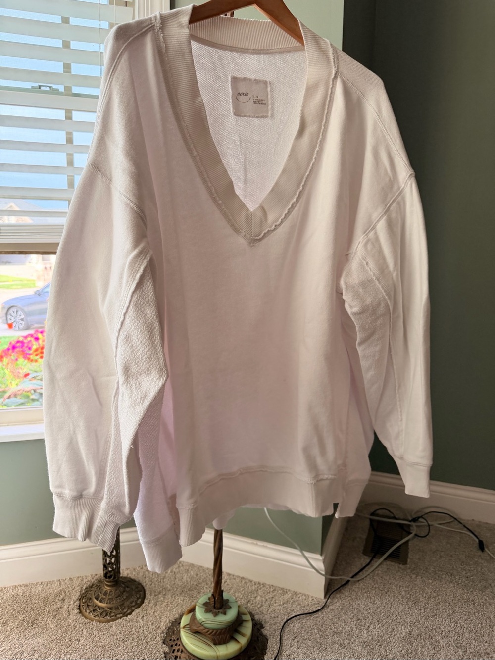 GT-0094 Aerie White Oversized V-Neck Sweatshirt XL Raw Seam Tunic